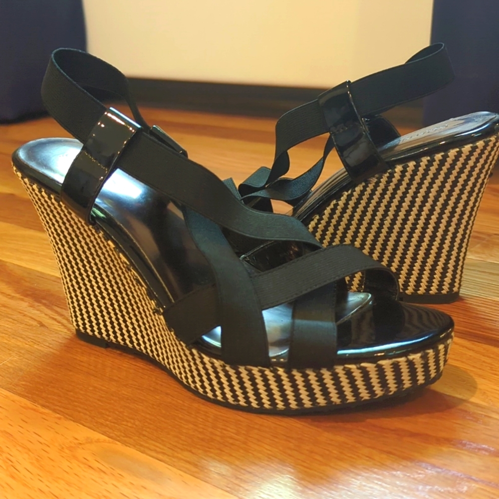 Charles David 8.5 Black Strappy Espadrille